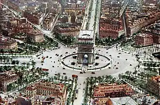 A colourized aerial photograph of the southern side of the Arc de Triomphe, published in 1921
