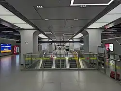 Line 6 concourse