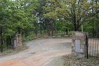 Confederate Mothers Memorial (Donated in 1921; Image: April 18, 2015)