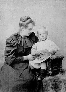 Constance Garnett with her son David in the mid-1890s