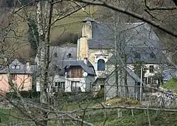 The hamlet of Cotdoussan and the church of Saint-Jacques