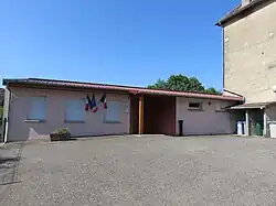 The town hall in Crenans