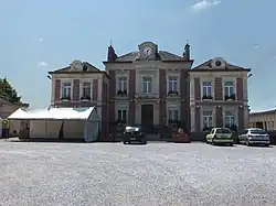The town hall in Cuincy