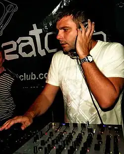 Darren Emerson performing in 2007