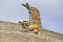 One of the Chiwen on the roof