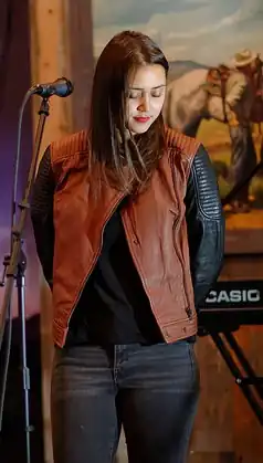 Frampton performing at Tinhorn Flats in Hollywood, California in May 2015.