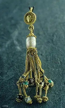 Diadem pendant. Gold, fine pearl and glass beads, Greek artwork, 3rd-2nd century BC.