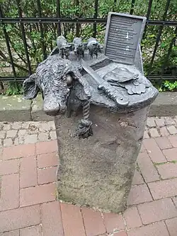In 2012, Grimm designed four memorial stones for Jewish citizens and their professions. This work is a memorial of the livestock dealers Julius and Josef Jakob. They and their families were deported to Lizmannstadt (Łódź), Poland in 1941 and murdered.
