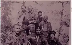 Η αντάρτικη ομάδα του Μάρκου Δράκου, πρώτος καθήμενος αριστερά. Στο μέσον με γενειάδα ο Νίκος Παστελλόπουλος. Ανδρέας Γαστριώτης, Στέλιος Ξαπόλυτος, Νίκος Ψωμάς, Χαράλαμπος Ευσταθίου, Μίκης Φυρίλλου.