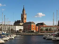 The Hôtel de Ville and port