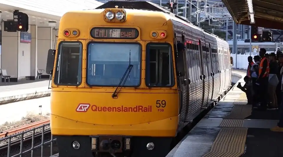 EMU 59 departing Roma Street station for the Farewell Tour.