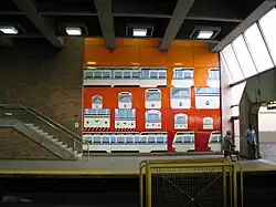Summertime Streetcar at the Line 1 platforms