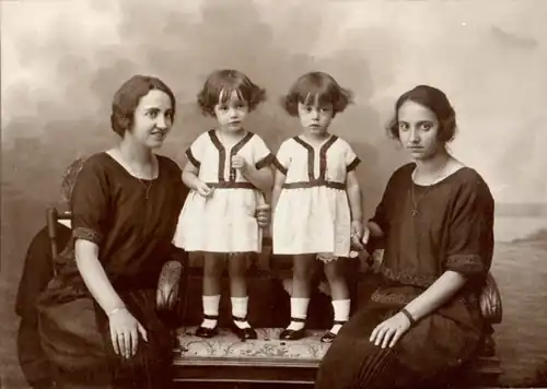 Jimena and Elisa Fernández de la Vega seated with their twin nieces, Lola and Amalia, circa 1930s.