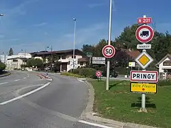 The road into Pringy