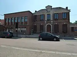 The town hall in Estreux