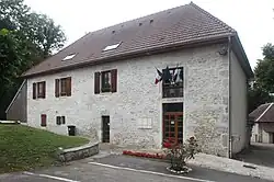 The town hall in Étray