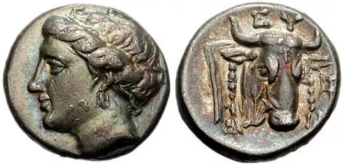 Drachma of the Euboean League, with head of the personification Euboia ("Rich in Cattle") and garlanded bucranium, 304–290 BC