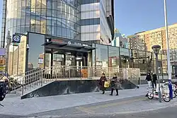 Exit G, Line 17