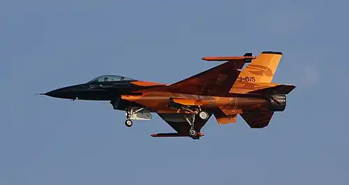 Image 1 Solo Display Team Photo: Łukasz Golowanow The F-16 Solo Display Team is one of three solo aerobatics display teams of the Royal Netherlands Air Force. It is currently based at Volkel Air Base in the Dutch province of North Brabant and consists of the pilot, two instructors and seven ground crew. More selected pictures