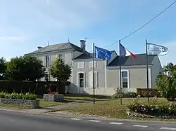 The town hall in Vergné