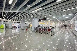Line 11 concourse (from west facing east)
