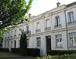 The town hall in Favières