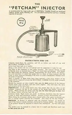 Drawing of a hand-held, hand-pumped spraying device, with a very long rubber tube ending in a fine nozzle. The lower half of the page contains instructions for use, which cannot be read due to low resolution.