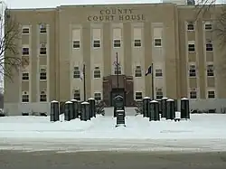 Courthouse in Charles City with Veterans Memorial in front