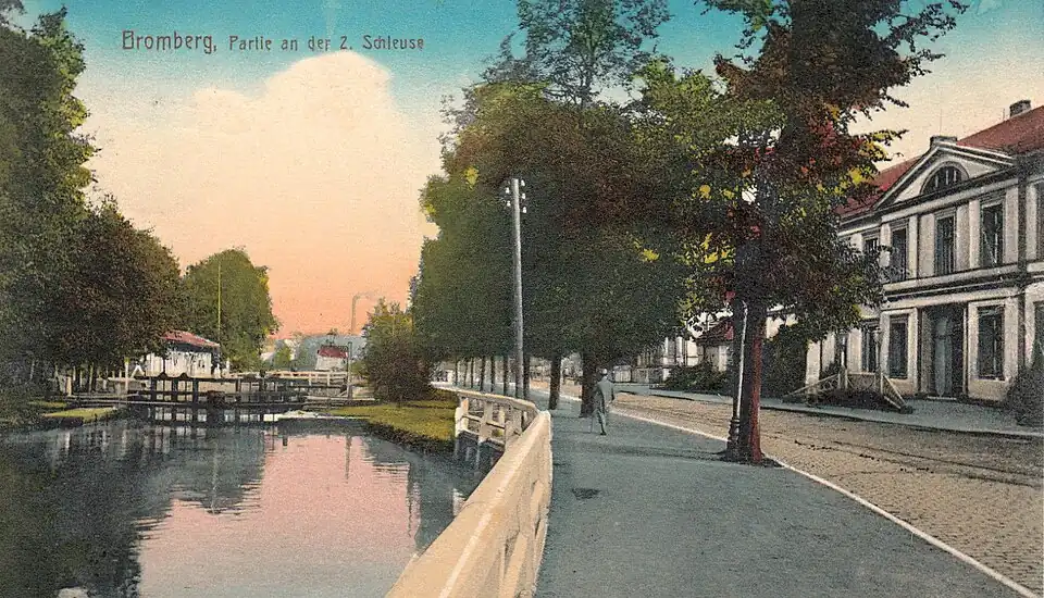 Villa at Nr.25 in 1914, in front of the Old canal lock