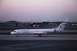 Fokker 100 karun airline EP-MIS