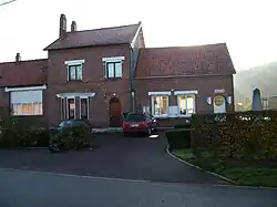 The town hall and school in Fontaine-sous-Montdidier