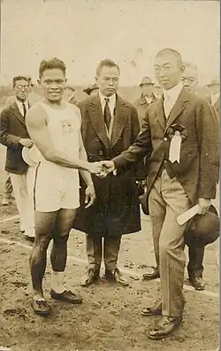 Osías (center) with Fortunato Catalon (left) and Yasuhito (right)