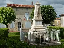 The town hall in Ternant