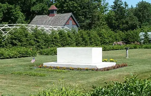 Grave near that of the Roosevelts at Springwood