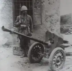 Italian soldier with damaged Puteaux.