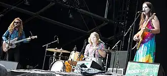 Fuzz performing at the Rock en Seine in 2015