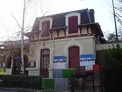 Passenger building.