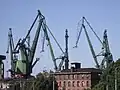 Level luffing cranes