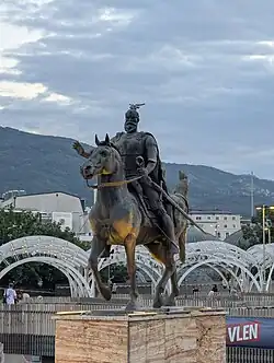 The same statue of Skanderbeg re-posicioned on a taller pedestal (2025)