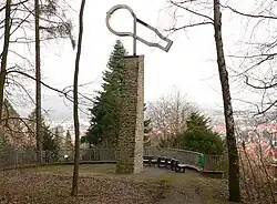 Memorial on the above Springe to Heinrich Göbel, featuring a symbol of an incandescent light bulb that he claimed to have invented in the 1850s, predating Thomas Edison's 1880 patent but after Warren De la Rue's 1840 coiled platinum filament.