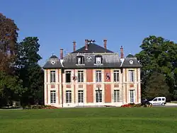 The 17th-century Château de Gournay-sur-Marne has been the town hall since 1925 and a monument historique since 1945.