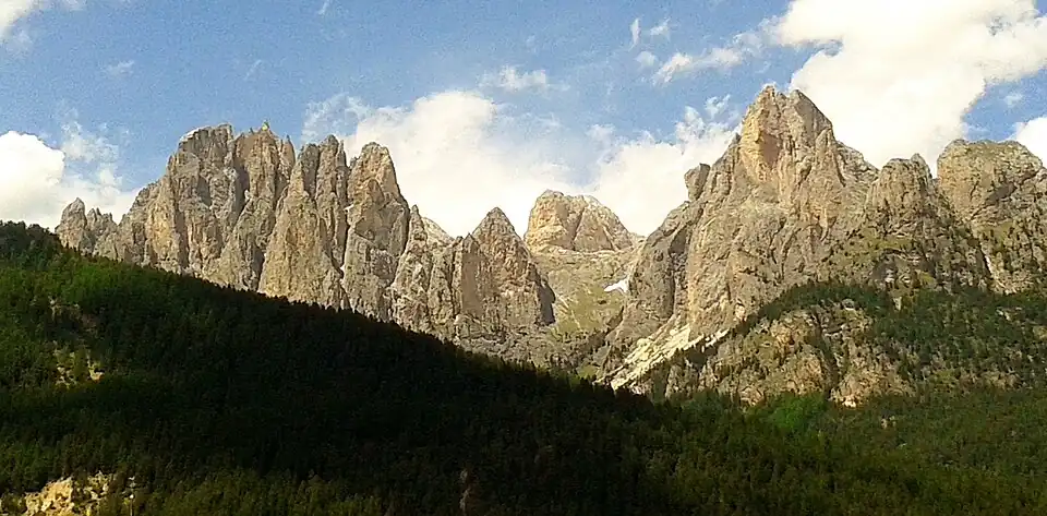 Gran Cront (left) and Torre Rizzi (2,485 m) to right