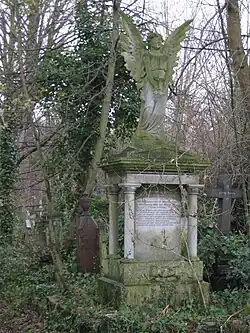 The angel on the grave of Ellen Gray (Grave J05:151328)