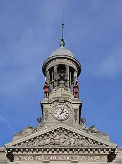 The bell tower of the Hôtel de Ville (town hall), where Martin and Martine&nbsp;[fr] mark the hours