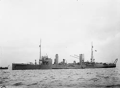 HMS&nbsp;Plumpton, a British paddle minesweeper built in 1916.