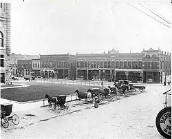 Hartford City courthouse square in 1908
