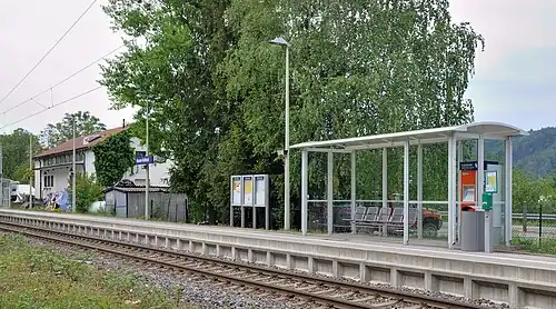 Shelter on single side platform