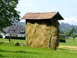 Single straight-line hayrack