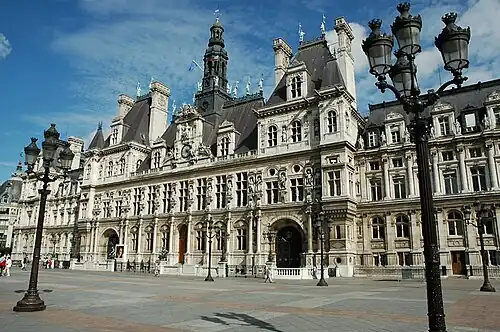 Paris City Hall, 100m from the place Harvey Milk, is located inside Le Marais, the Parisian gay village.