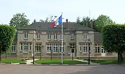 The town hall in Lèves